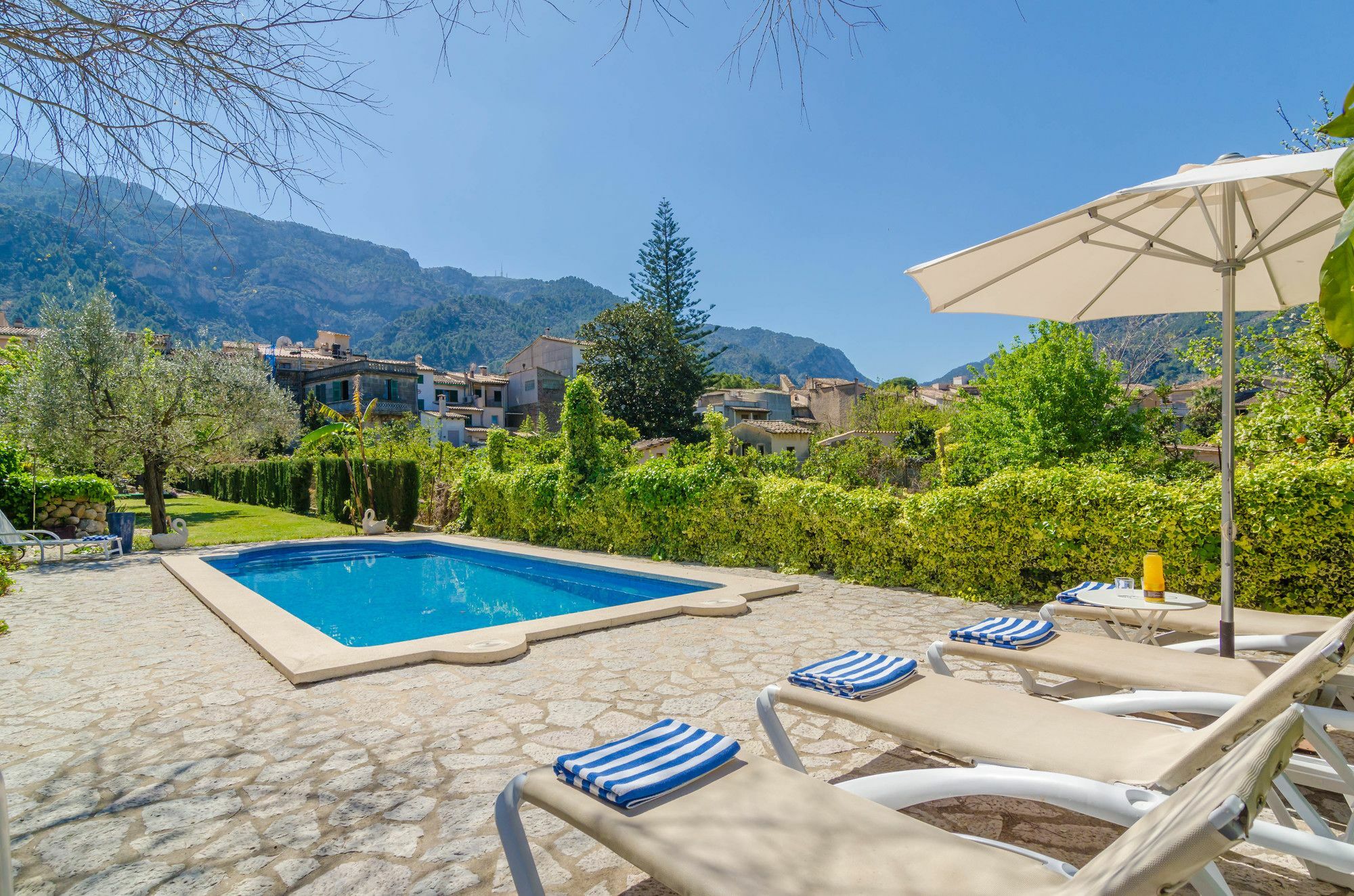 Can Garrova Soller Luaran gambar